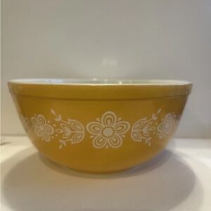 Vintage Pyrex 403 2.5 QT Butterfly Gold Mixing Bowl